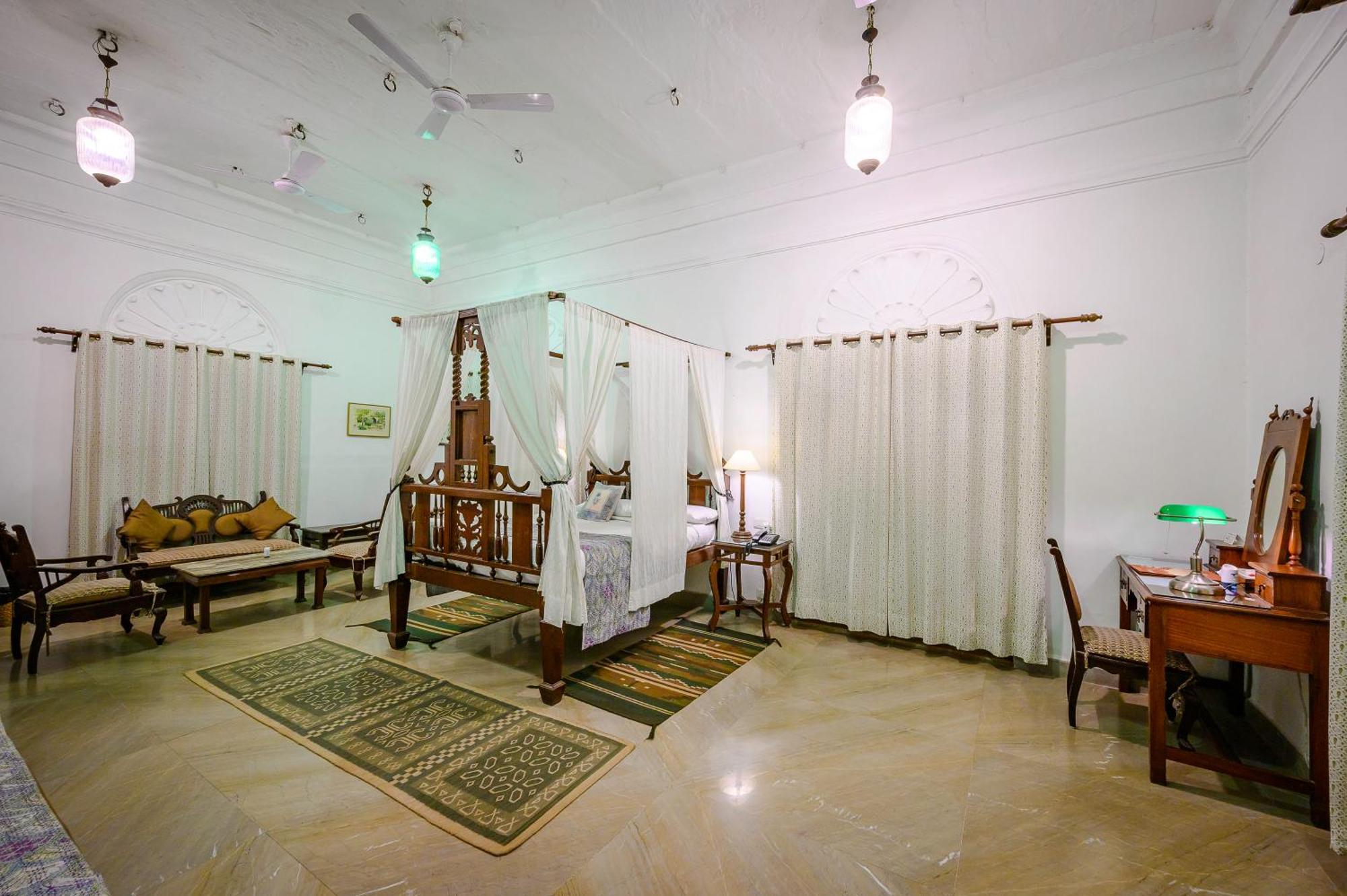 Neemrana's - Deo Bagh Hotel Gwalior Buitenkant foto