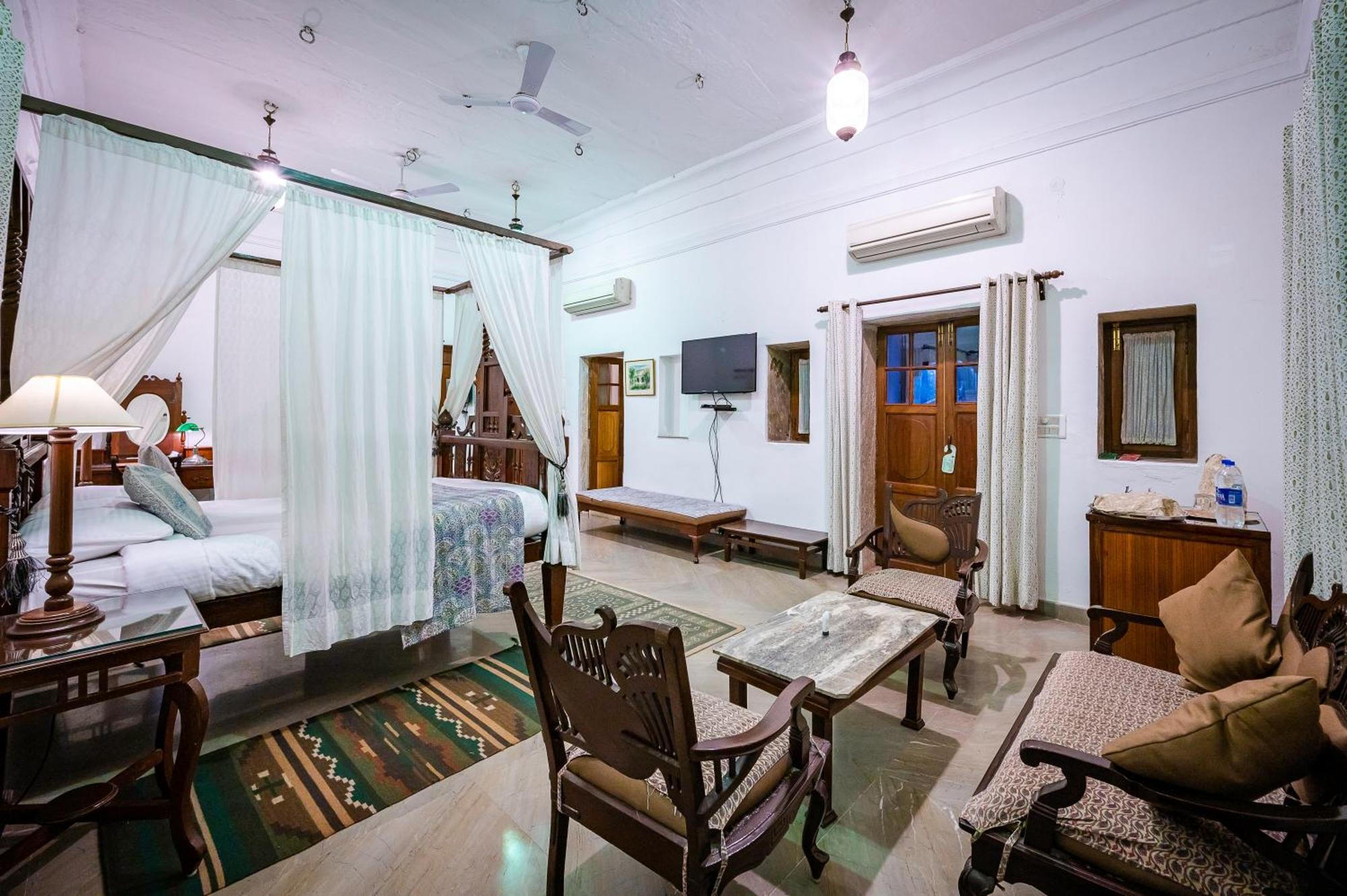 Neemrana's - Deo Bagh Hotel Gwalior Buitenkant foto